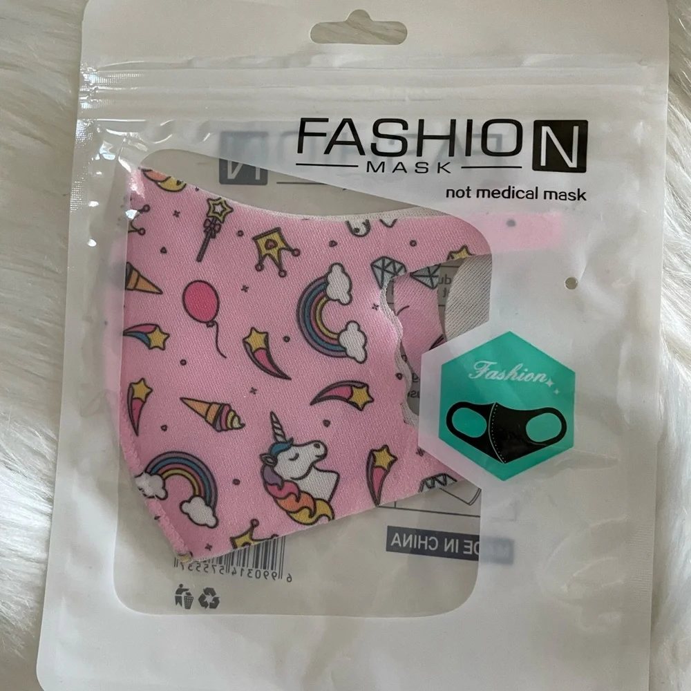 2 kids masks NWT
